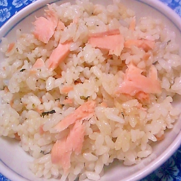 鮭の切り身とお茶漬け海苔の炊き込みご飯